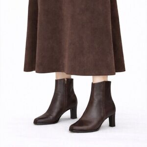Vintage LaVallee Elegant Brown Leather Ankle Boots